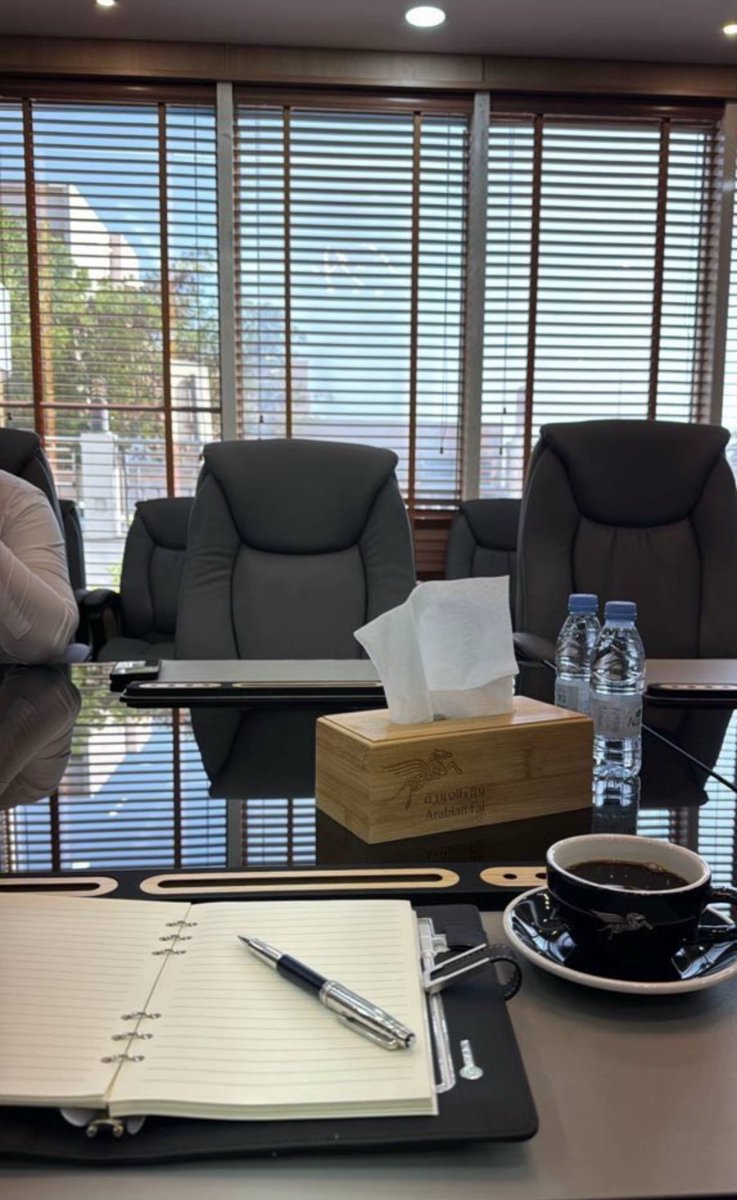 أنت طيب ومتواضع وكويس وتخدم صـح في نظر ناس
 ونفاخ ومتنفعش ولخباط في نظر ناس أخـرى
خدوم وصاحب موقف في نظر ناس وأناني ومصلحجي في نظر ناس أخـرى
وأنت أصلاً نفس الشخص بس الفكرة كلها في المحبة والنيـه 
واللي يعـزك حيشوفك بعين كبيرة ولي يكرهك لو أديرله ماأديرله رح يحلملك الحلمة الشينـه