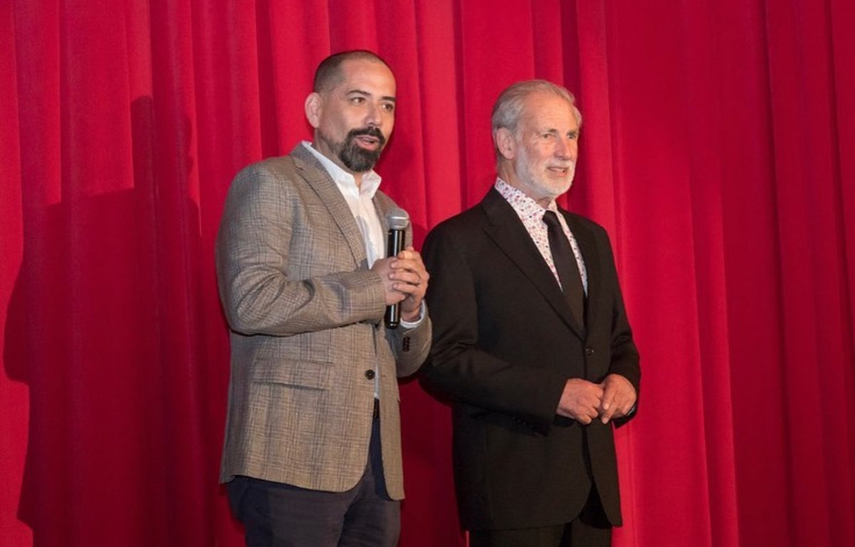 Tuve el honor de haber trabajado con Héctor Noguera en la “Pérgola de las Flores” en @centrogam. Artista inmenso y ser humano generoso. Gracias por tanto, maestro. Tu legado sigue en escena 🎭🌸
