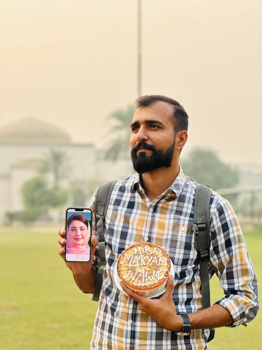 ساہيوال کے سٹوڈنٹ کاوزيرِ اعلیٰ پنجاب” محترمہ مريم نواز شریف صاحبہ کو برتھ ڈے وش کرنے کا منفرد انداز ۔
Happy birthday 🎉🎂🎈💝🎉 
<a href="/MaryamNSharif/">Maryam Nawaz Sharif</a>