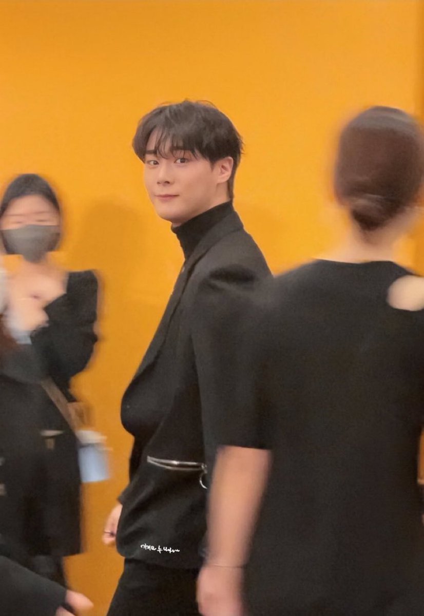 jinjinologist's tweet image. i was enchanted to meet you 🥹💜✨

#ASTRO #문빈 #MOONBIN