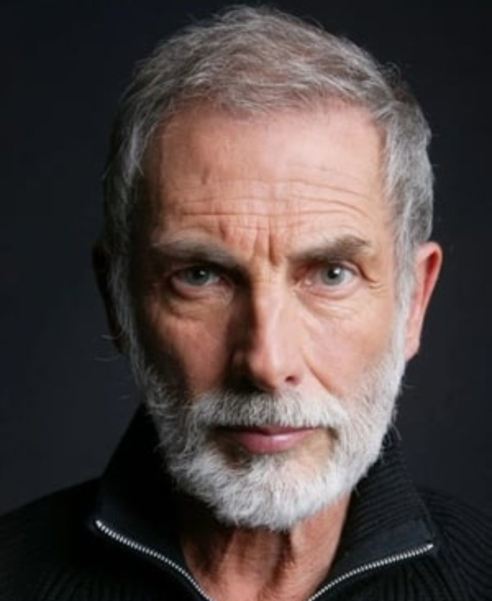 Falleció don Héctor Noguera,un gigante de la actuación. Gracias por tanto don Héctor,un abrazo enorme a su familia, colegas y al mundo del actuación.

  1937 - 2025