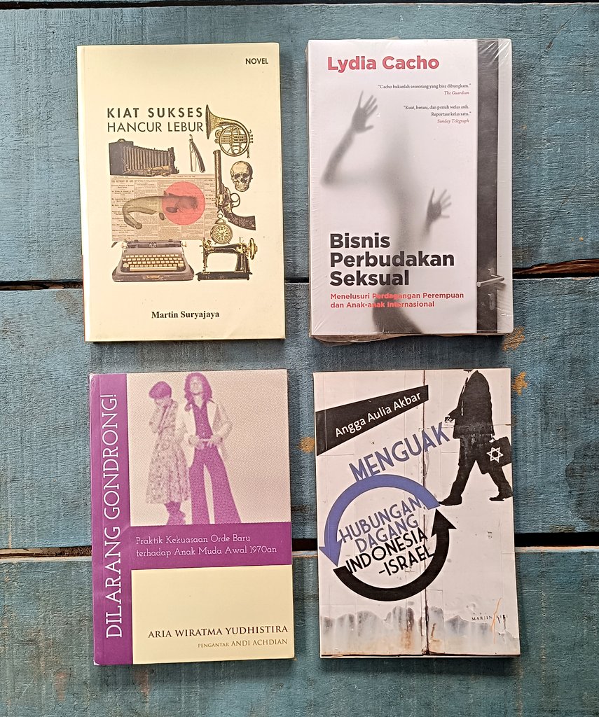 theKumajas's tweet photo. Seperti biasa buku2 keren dijual di malam rabu. 

Tanya2 dan pemesanan bisa DM aja yess. https://t.co/6cNKCQMaeS