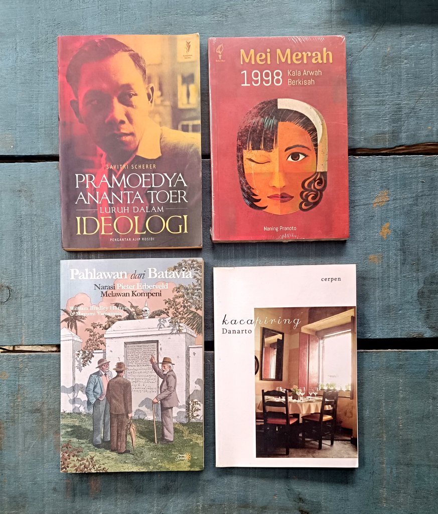 theKumajas's tweet photo. Seperti biasa buku2 keren dijual di malam rabu. 

Tanya2 dan pemesanan bisa DM aja yess. https://t.co/6cNKCQMaeS
