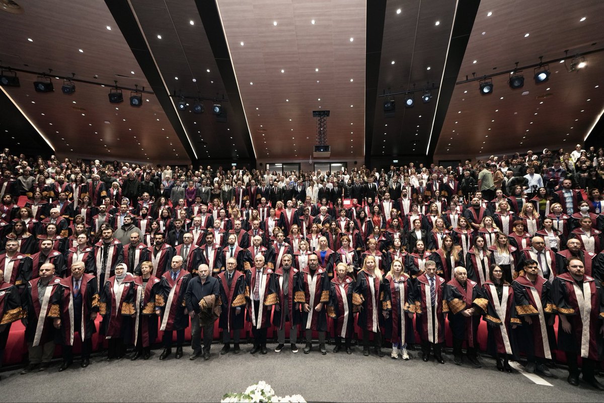 İstanbul Aydın Üniversitesi akademik yıl törenini ve Batı Düşünce Platformu toplantısını Milli Eğitim Bakanımız Yusuf Tekin’in katılımıyla gerçekleştirdik.