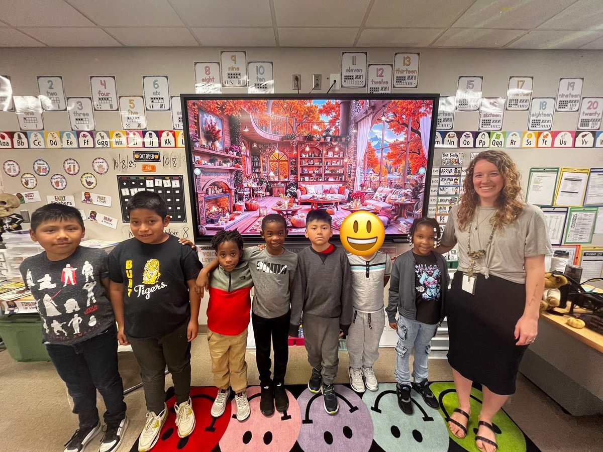 We kicked off Red Ribbon Week by wearing our house colors! We Fit Together Drug Free! 💙🩶❤️💚