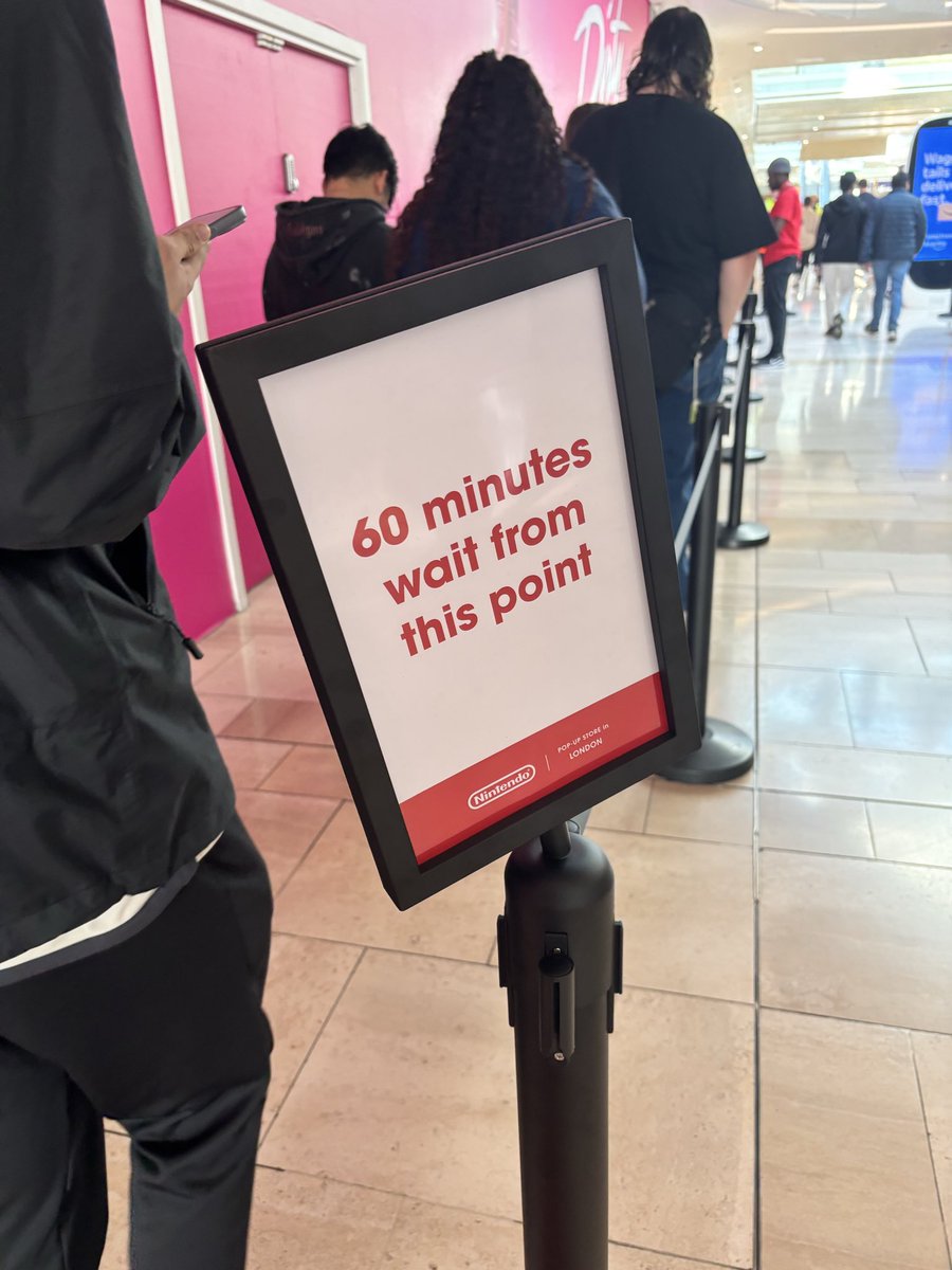 alicemacfar's tweet photo. Queues today for the Nintendo pop up in London #NintendoPopUpStore https://t.co/LAeSyku1YK