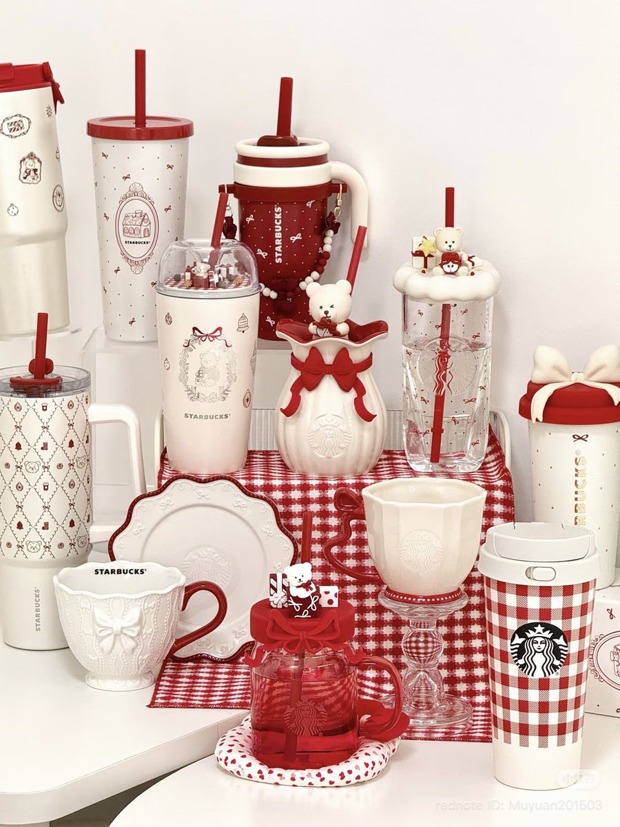 中国のスタバのクリスマスグッズ可愛すぎ😭♥️日本も同じの販売してくれ…