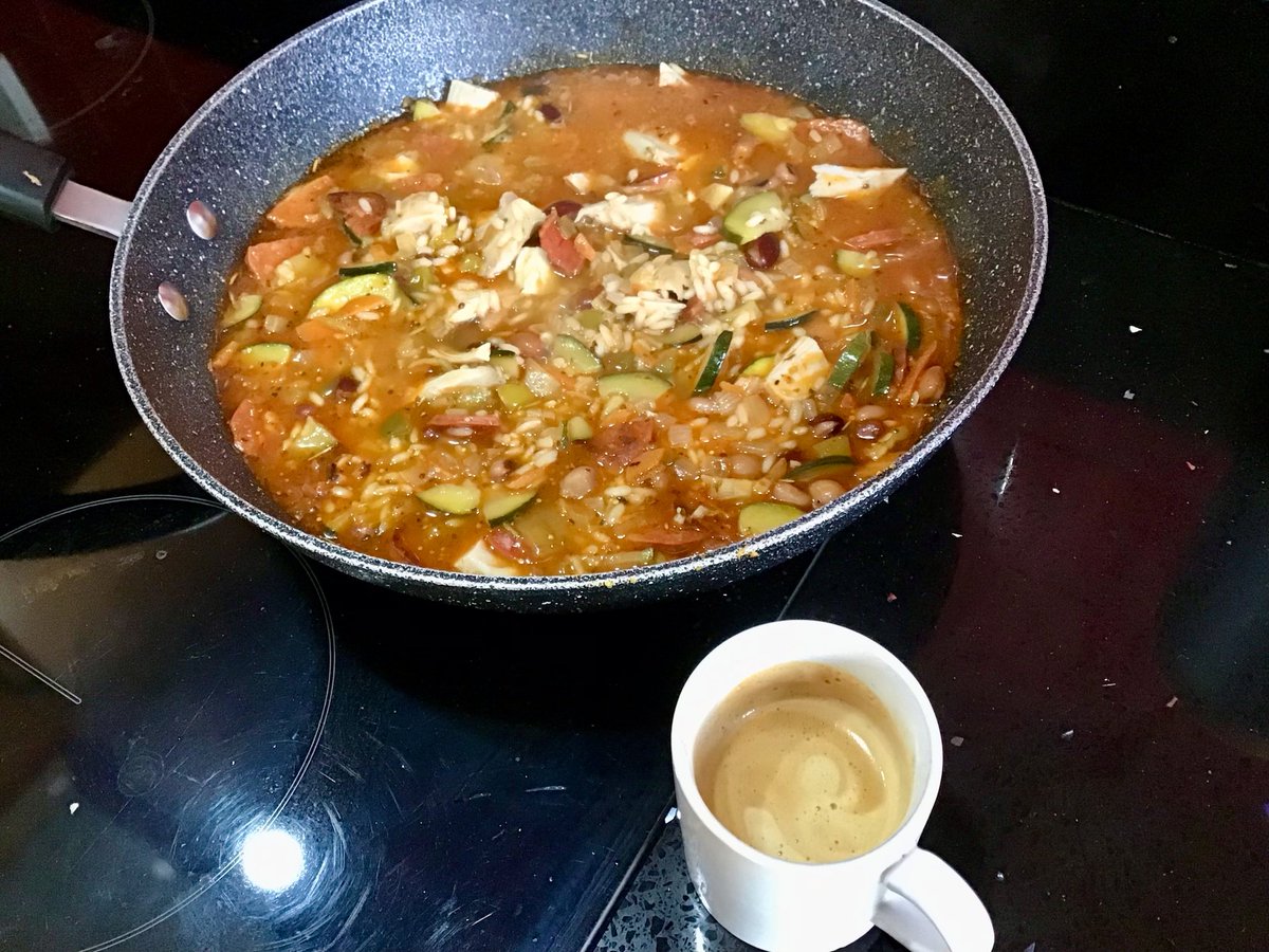 #lunchtime #vinyl knocking up a chicken and chorizo risotto with an espresso and the cappuccino kid! That bloke from Woking was at his smoothest during this time.
#llanrwst #wales #gretschguitars