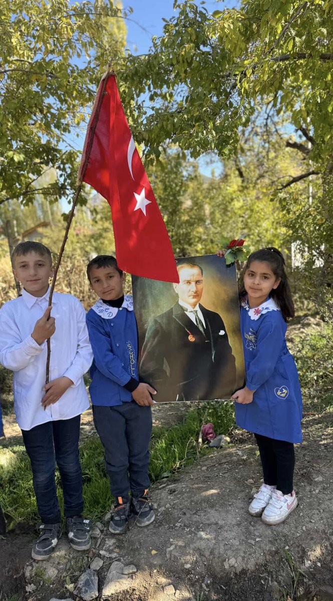 📍Uludere Uzungeçit Beldesi

“Cumhuriyet, bu çocukların gözlerindeki ışıktır.” 🇹🇷

<a href="/tcmeb/">Millî Eğitim Bakanlığı</a> <a href="/Yusuf__Tekin/">Yusuf Tekin</a> <a href="/mebtegm/">Temel Eğitim Genel Müdürlüğü</a> <a href="/BirolEkici73/">Birol Ekici</a> <a href="/bycandiroglu/">Bilal Hoca</a> <a href="/SirnakValiligi/">T.C. Şırnak Valiliği</a> <a href="/sirnakmem73/">Şırnak İl Millî Eğitim Müdürlüğü</a> <a href="/uluderekm/">Uludere Kaymakamlığı</a> <a href="/mikaildemirta1/">mikail demirtaş</a>