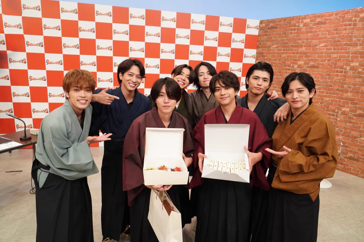 佐藤勝利、29歳誕生日と入所15周年祝福 初写真集『A Bird on Tiptoe』発売