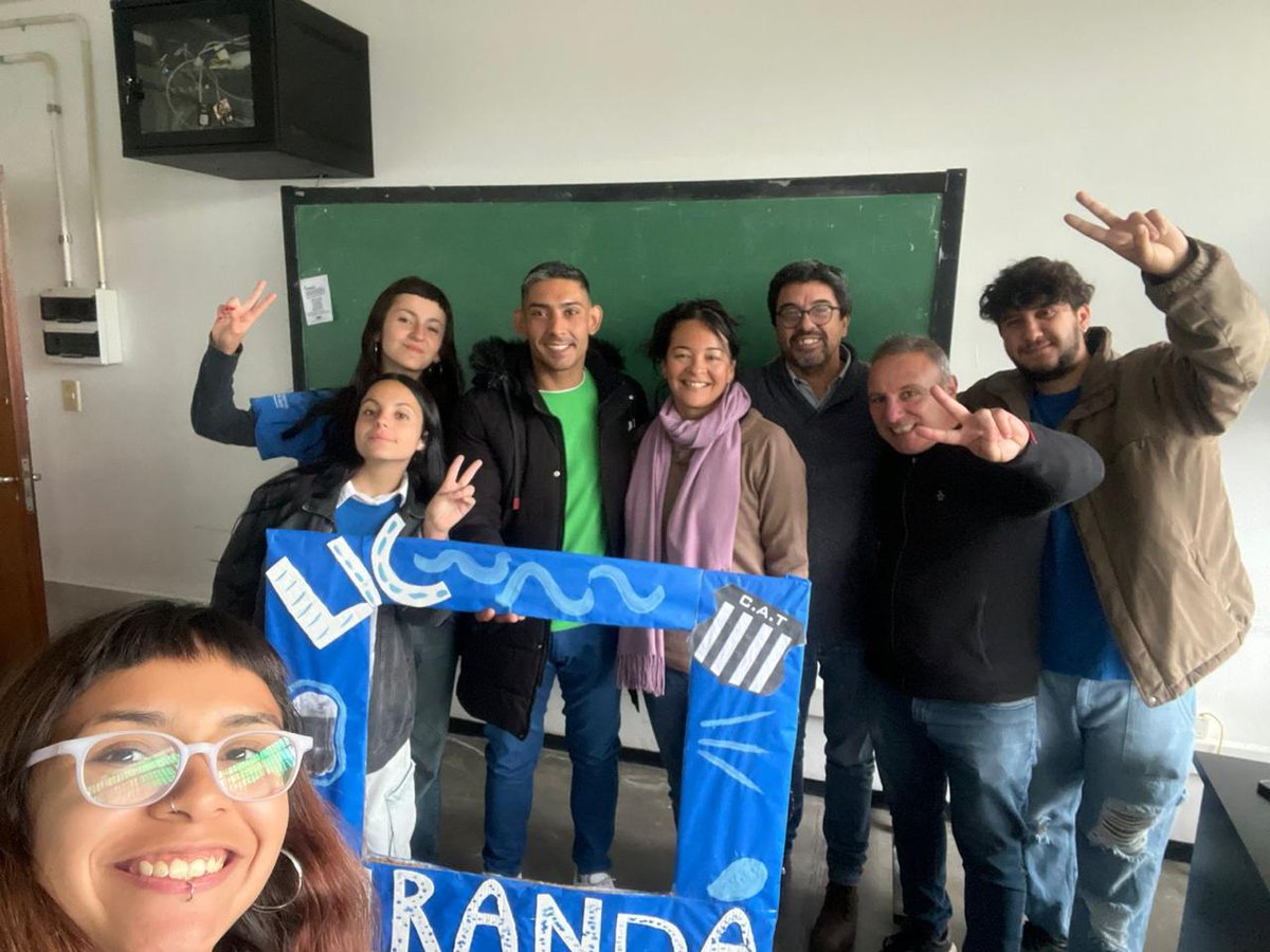 estechefernando's tweet photo. ayer le tome su último examen final a Matías Miranda, estudiante en contexto de encierro, un proyecto de la facultad que no sólo garantiza el derecho a estudiar sino que construye en los hechos un país mejor. Felicitaciones Matias Miranda! https://t.co/SQM47x565m