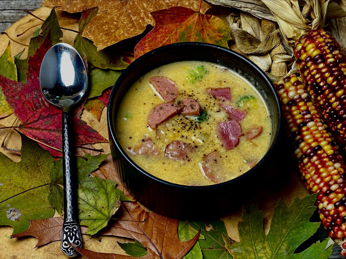 Spooky Season continues with some deliciously wicked spicy sausage cheddar potato soup 👻
#tastytuesday #soupseason #wickedhotsmokedsausages #delicious

queencitysausage.com/recipes-7/spic…