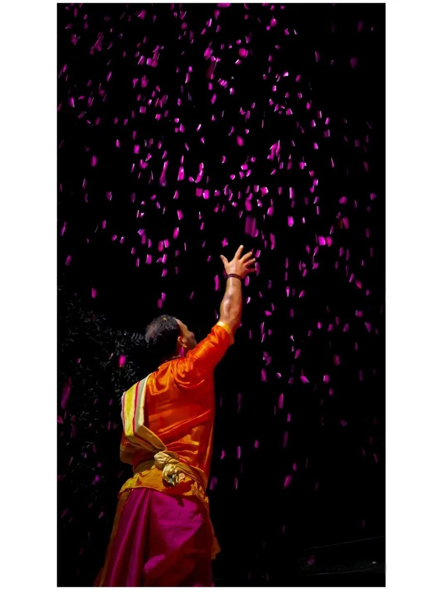 Rockybanarasiii's tweet photo. Divine reflections and vibrant traditions on the sacred ghats. ✨
.
.
.
.
.
 (Ganga Aarti,​Varanasi,​Varanasi Ghats,​Hindu Rituals,Holy Ganges,​Spiritual Journey)
#GangaAarti #Varanas #tulsighat #ghatsofvaranasi https://t.co/royCIobgCk