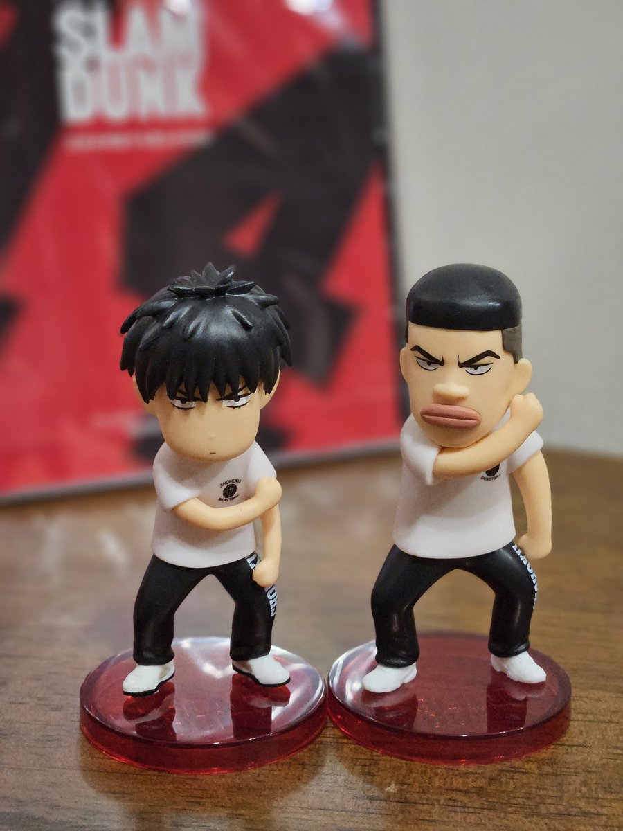 sweetpoint087's tweet photo. 엘피와 씨디 사는데 배송비 무료 하려고 피규어 6개를 추가로 사보았습니다. 플레이어가 없어서 듣진 못하지만 대만이를 몇번이나 되살려주는만큼 영롱하네요✨️👀 https://t.co/WVKRMR9z8I