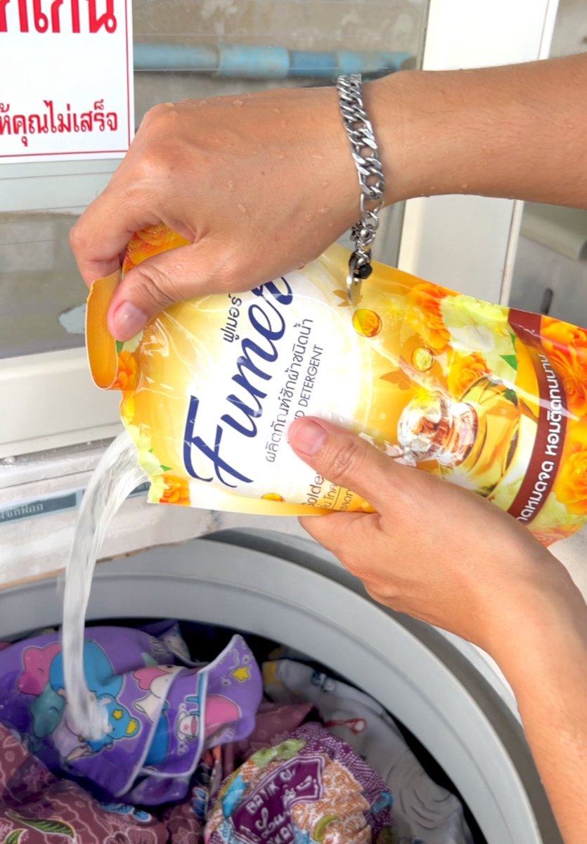 Mariam040934's tweet image. FUMER ฟูเมอร์ น้ำยาซักผ้าชนิดน้ำ สูตรลดกลิ่นอับ✨
กลิ่นโกลเด้น สกาย หอมติดทนยาวนาน 💓
✅ 1ถุง 400 มล. ใช้ได้ทั้งซักมือ และซักเครื่อง มีให้เลือกถึง6สูตร 🌸💦

พิกัด🟠 s.shopee.co.th/qbEaj6Qph

#น้ํายาซักผ้าชนิดน้ํา #ฟูเมอร์ #fumer #น้ำยาซักผ้าสูตรลดกลิ่นอับ #รีวิวดีรีวิวดัง