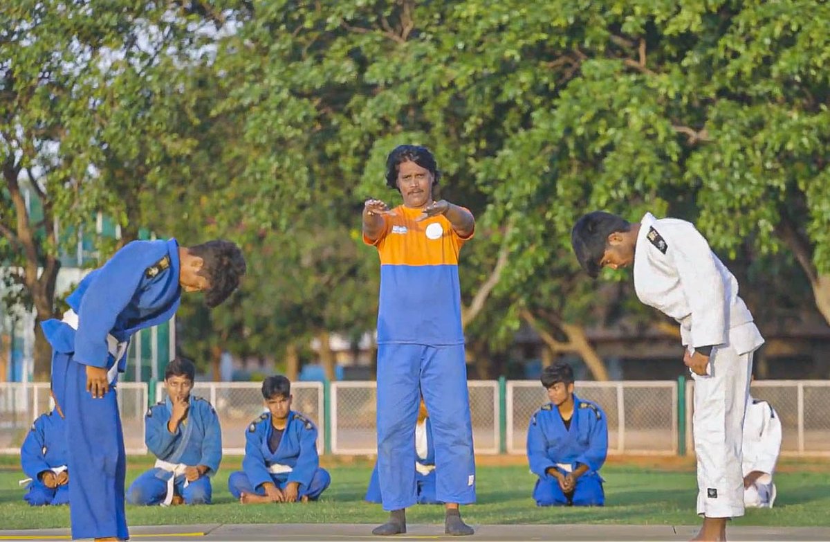 ASA_RDT's tweet photo. 🥋 A Day to Celebrate & Respect!
🥳 Celebrating Judo, a sport that nurtures self-development, respect, humility, and strength.
Since 2005, RDT-ASA has ensured access to Judo for children in Anantapur & Sri Sathya Sai, transforming young minds.
#Judo #Celebration #SelfDevelop https://t.co/KbJbVOMzcd