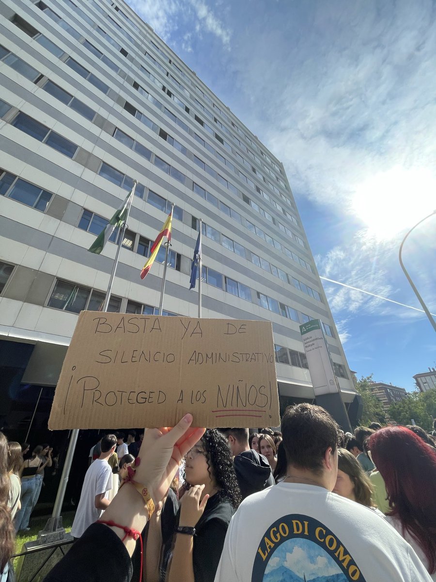 carlact000's tweet photo. Por Sandra, por los que no están, por los que luchan y por los que luchamos. Necesitamos hechos, basta ya de silencio administrativo. El dolor de un niño no se puede cuantificar con dinero. @educaciongob @dipucordoba #stopbullying https://t.co/o6GIVe7kCD