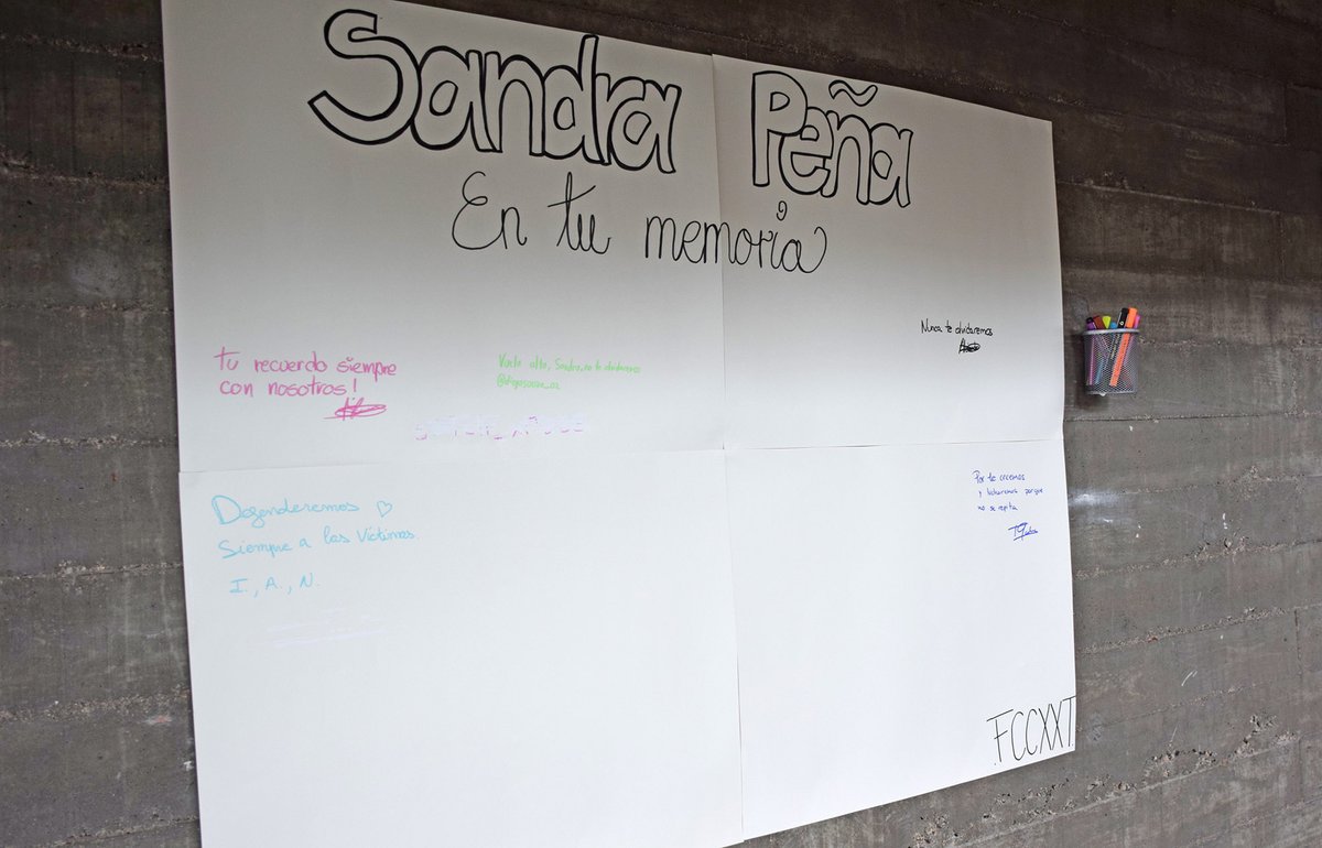 Coincidindo coa folga convocada en secundaria, o alumnado de Ciencias Xurídicas e do Traballo da <a href="/uvigo/">Universidade de Vigo</a> uniu as súas voces contra o acoso escolar e en memoria de Sandra Peña. Realizaron un paro académico e deron lectura a un manifesto.

➡️ acortar.link/y6TfPW

#duvi #uvigo