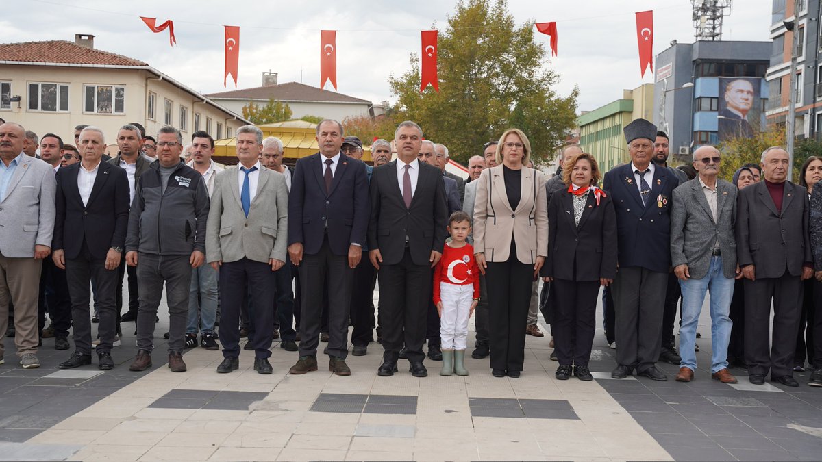 Büyük zaferlere adım atan bir milletin, tarih sahnesinde yeniden var olduğu; yeniden doğduğu gün. 

 #29EKİM Cumhuriyet Bayramımız Kutlu Olsun.🇹🇷
#cumhuriyet