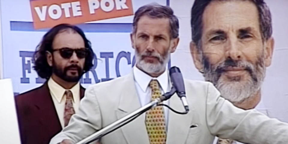 Cuando chico siempre pensé que él era el de Alcalde de peñalolen y solo era vecino, descansa en paz Héctor Noguera. 💕🌺