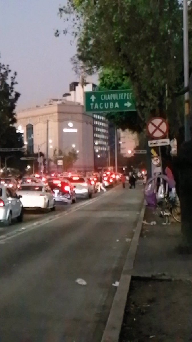 GenoFloresB's tweet photo. @MetrobusCDMX Buenos días, el año pasado también les reporte que a las 6:20 am la circulación en Hidalgo es fluida, y reabrieron el servicio y cerraron hasta las 9 am. Aqui las imágenes de que podrían ayudarnos con el servicio ya que no esta afectado el confinado. Gracias. https://t.co/iKQZbWaxnI