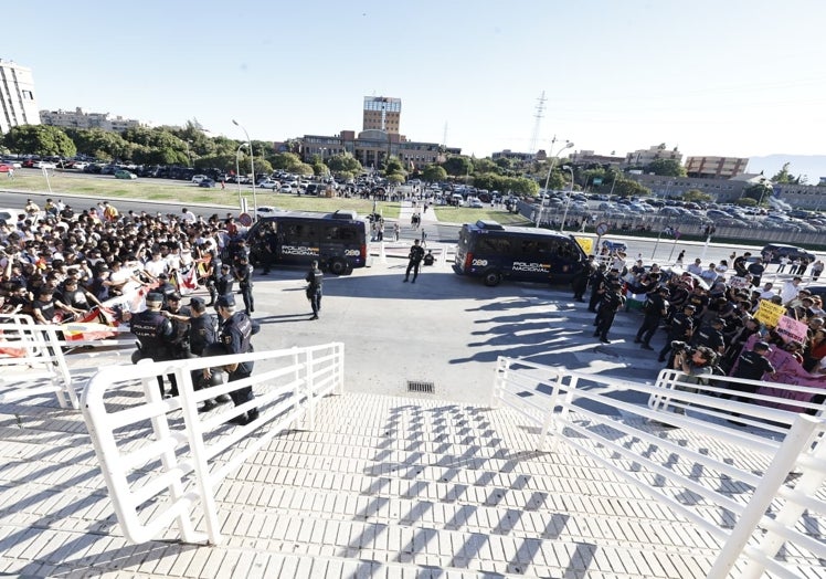 PLAN_Andalucia's tweet image. Te manifiestas porque eres víctima de #cribados de cáncer, eres socialista
Lo haces porque eres víctima del #apagón, eres pepero
Te manifiestas porque eres víctima de la #DANA, eres socialista
El Bipartidismo y su sectarismo político es una relación peligrosa que subestimamos⤵️