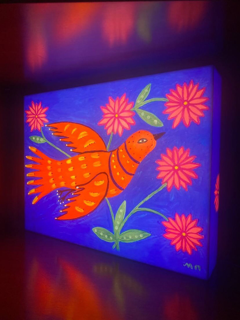 Чого мені важливо було побачити світильники з персонажами робіт Примаченко: ще весною 2022 пітчили фонду ідею світильників. Для нас тоді зійшлися зорі: настільки кольорові роботи добре підходять для УФ друку з підсвіткою

Радий, що ідея знайшла продовження в такій формі