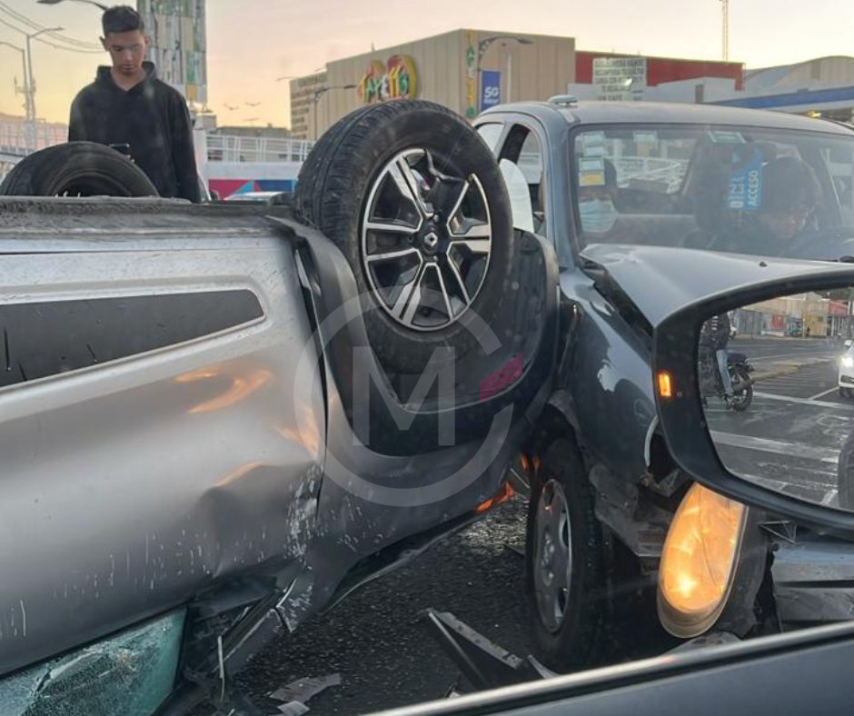carlosmartinh's tweet photo. Accidente vial en Avenida Reforma y Bulevar Atlixco frente a Suburbia.
Urge ambulancia @CruzRojaPue
#Puebla
#AsiSucede
#CarlosMartínHuerta https://t.co/cf1sJdphNi