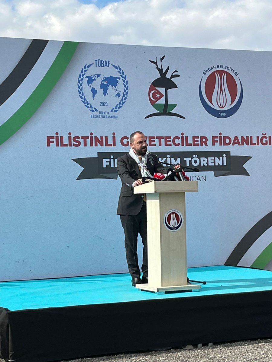 Türkiye Basın Federasyonu olarak, Filistinli gazeteci meslektaşlarımız anısına fidanlarımızı toprakla buluşturduk. Bizleri yalnız bırakmayan AK Parti Genel Başkan Yardımcısı Sayın <a href="/acarfaruka/">Faruk Acar</a>  Sincan Belediye Başkanımıza <a href="/MuratErcan0606/">Murat Ercan</a>  teşekkür ediyoruz. <a href="/snnburhan/">Sinan Burhan</a>