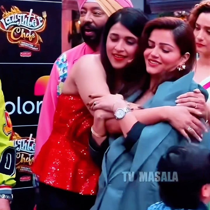 Seeing some tweets..
#RubinaDilaik fans i know..we also went through the same..it hurts but trust me after a time you guys be super proud
Just loved the way Mannara &amp; Rubina always prioritize their self respect over anything and that's the real Queen's behaviour😎
#MannaraChopra