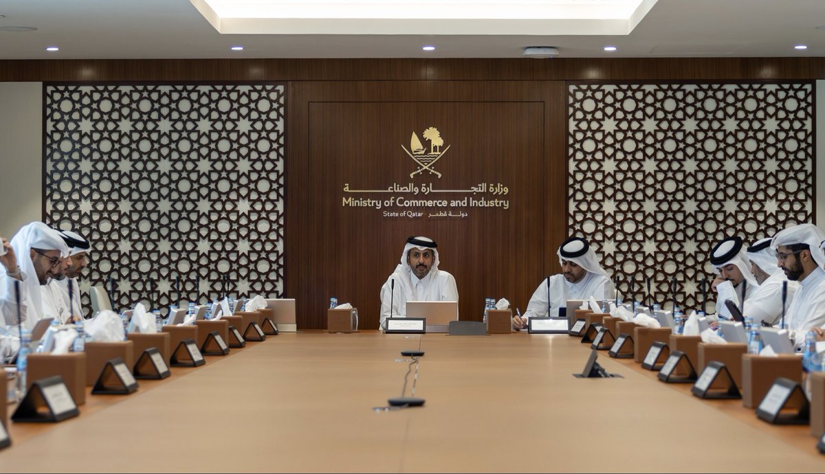 ترأستُ الاجتماع الربع سنوي الثالث لمتابعة أداء الوزارة لعام 2025، حيث استعرضنا أداء القطاعات المختلفة بالوزارة.

تم تنفيذ أكثر من 72 ألف معاملة خلال هذا الربع، 89% منها إلكترونيًا عبر منصة النافذة الواحدة، كما بلغت نسبة رضا المستخدمين عن الخدمات المقدمة 94%، في دلالة على تنامي