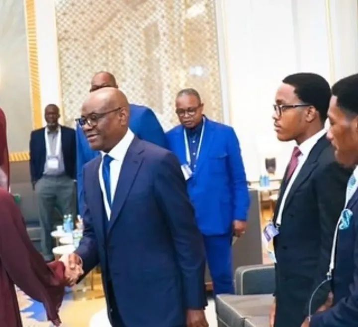 PH_Socials's tweet image. When e reach Ur turn, if you like no carry your family go.....