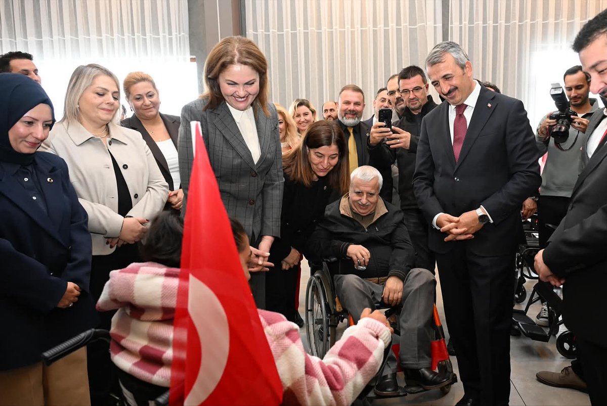 Edirne Valiliğimiz öncülüğünde, Volta Motor firması destekleri ve Türkiye Beyazay Derneği işbirliğiyle 30 engelli vatandaşımıza akülü tekerlekli sandalyeleri teslim törenine katılım sağladım.