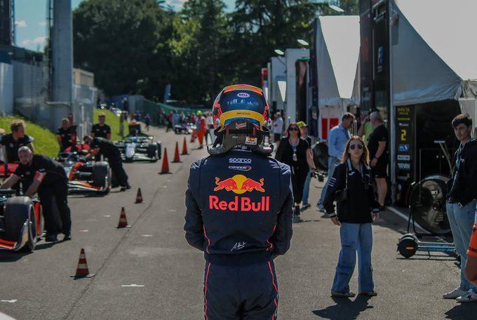 rbrmarti's tweet image. goodbye f2 you were bigger than the whole sky 💔