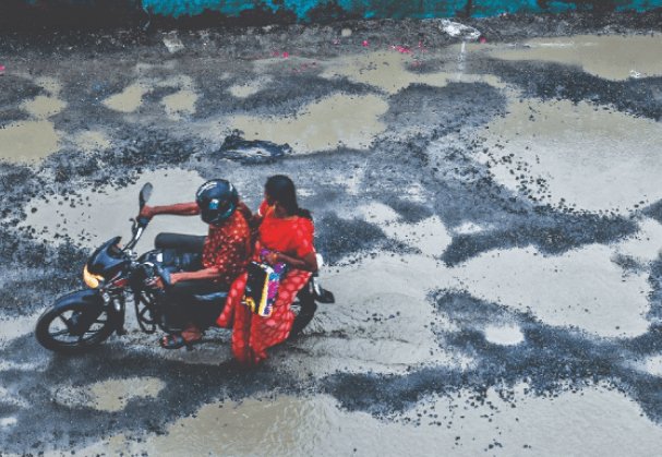 OGprasanna's tweet image. Dear @ISRO, Chennai roads are tougher than the lunar surface. Perfect test site for Chandrayaan.

#SingaraPotholeCHENNAI