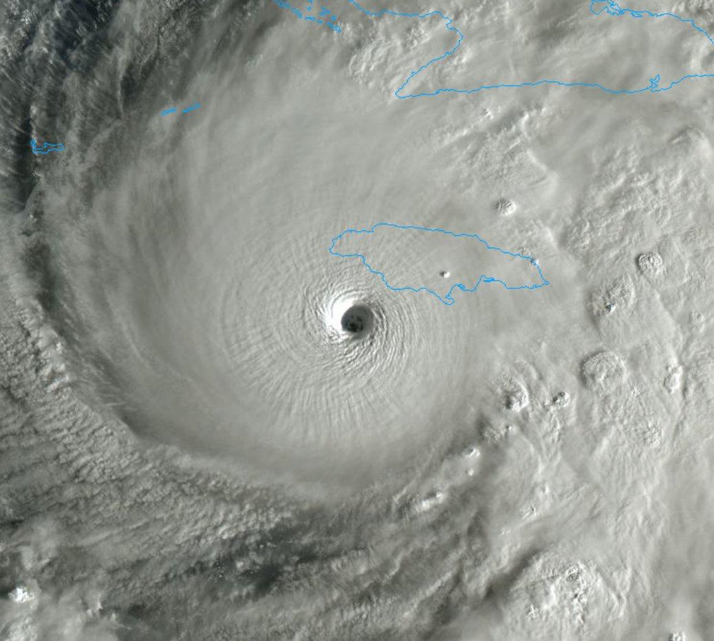 El #HuracanMelissa apunto de tocar tierra en Jamaica ,se ha registrado una presión mínima de 893 hpa,lo que lo sitúa como el cuarto huracan con una presión más baja del atlántico desde que se tienen registros,espectacular
