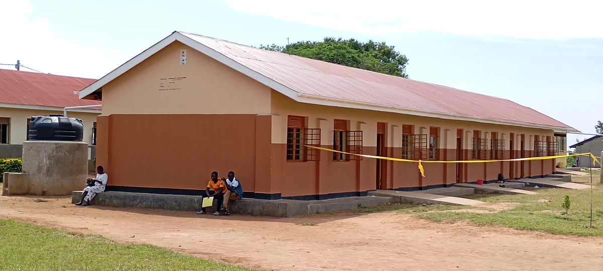 GovtKumi's tweet photo. Mr. Mubito John Bosco, the RDC of Kumi has commissioned the Construction of a 4 classroom block at Kanyum primary school in Kanyum Town Council creating a convenient learning env't for 1,070 learners. Project cost gov't 67,000,000 shillings. 
@GCICUganda @GovUganda @MoLGUganda https://t.co/rdtMwb58EC