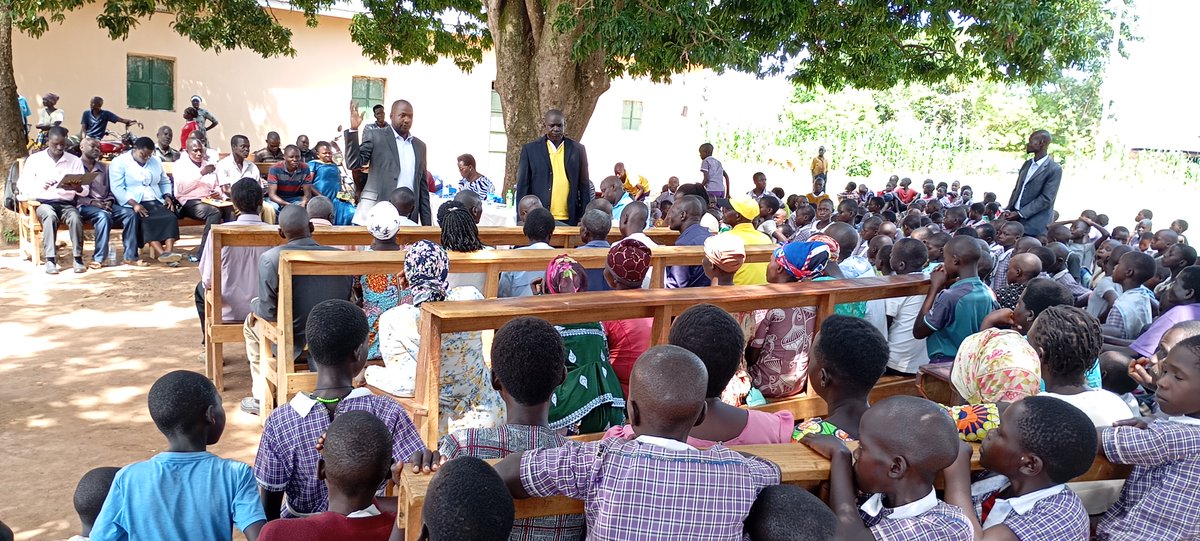 GovtKumi's tweet photo. Mr. Mubito John Bosco, the RDC of Kumi has commissioned the Construction of a 4 classroom block at Kanyum primary school in Kanyum Town Council creating a convenient learning env't for 1,070 learners. Project cost gov't 67,000,000 shillings. 
@GCICUganda @GovUganda @MoLGUganda https://t.co/rdtMwb58EC