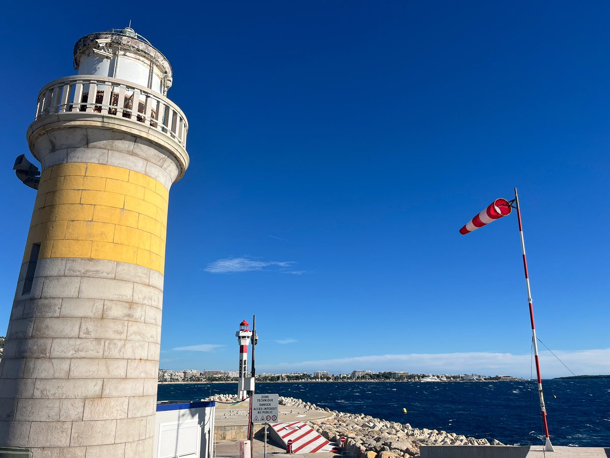 #PointMétéo « le phare à on » #Cannes #VieuxPort