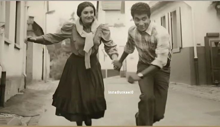 ياليتَ أنّكَ منْ عُموم قبيلتي
او ليتَ أنَّكَ من أخصِّ قرابتي
ياليت أُمِّي في عيونك خالةُ
أو ليت أُمَّكَ في القرابةِ عمّتي
او ليت تجمعنا عروق عمومةٍ
او ليت بيتك واقعُ في حارتي
ياليت يجمعنا جوار دائما
لو أنّ بلدتك الحبيبة بلدتي ♡