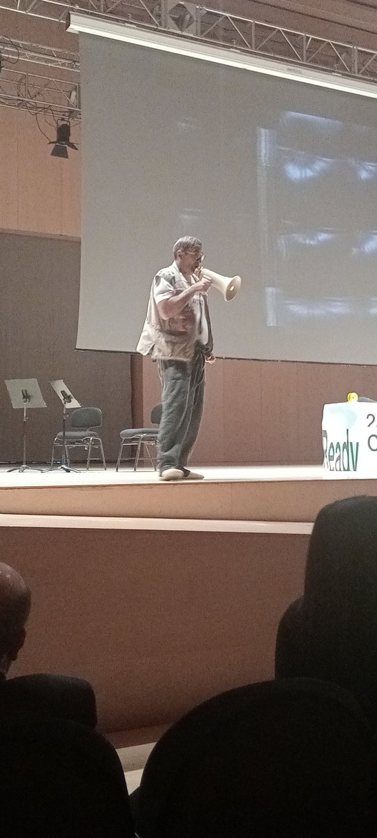 noticies_d's tweet image. Imatges 📸 de l'acte d'inici del curs 2025/2026 de l'EASD Escola d'Art i Superior de Disseny de Castelló
#acteapertura #curs20252026 #EASD #Castelló #noticies