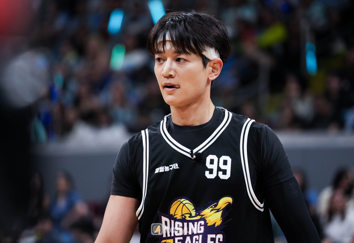 #ChoiMinho #최민호 @ BENCH SHOOT OF ASIA [20251026]

Full album: hallyulife.com/choi-minho-ben…

📸Photos by <a href="/APlusVisual_AMG/">A+ Visual Group</a> for HallyuLife

Presented by <a href="/benchtm/">BENCH/</a> 
#BENCHShootOfAsia
#MINHO #민호 #SHINee #샤이니