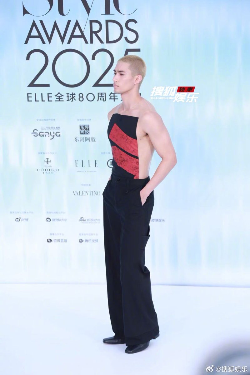 MikaFans_VN's tweet photo. [2025.10.28] Mika x  ELLE STYLE AWARDS 2025 in Sanya 

Khi bạn đẹp và tự tin, bạn sẽ tự toả sảng ✨🌟⭐️🏖️🌊

Total look : Pre - collection Courrèges Spring/ Summer 2025

———-

Cre : logo

#Mika #mikah #มิกะ #米卡 #MikaHashizume #橋爪ミカ #미카 #Elle80 https://t.co/xUK5ZF9ouR