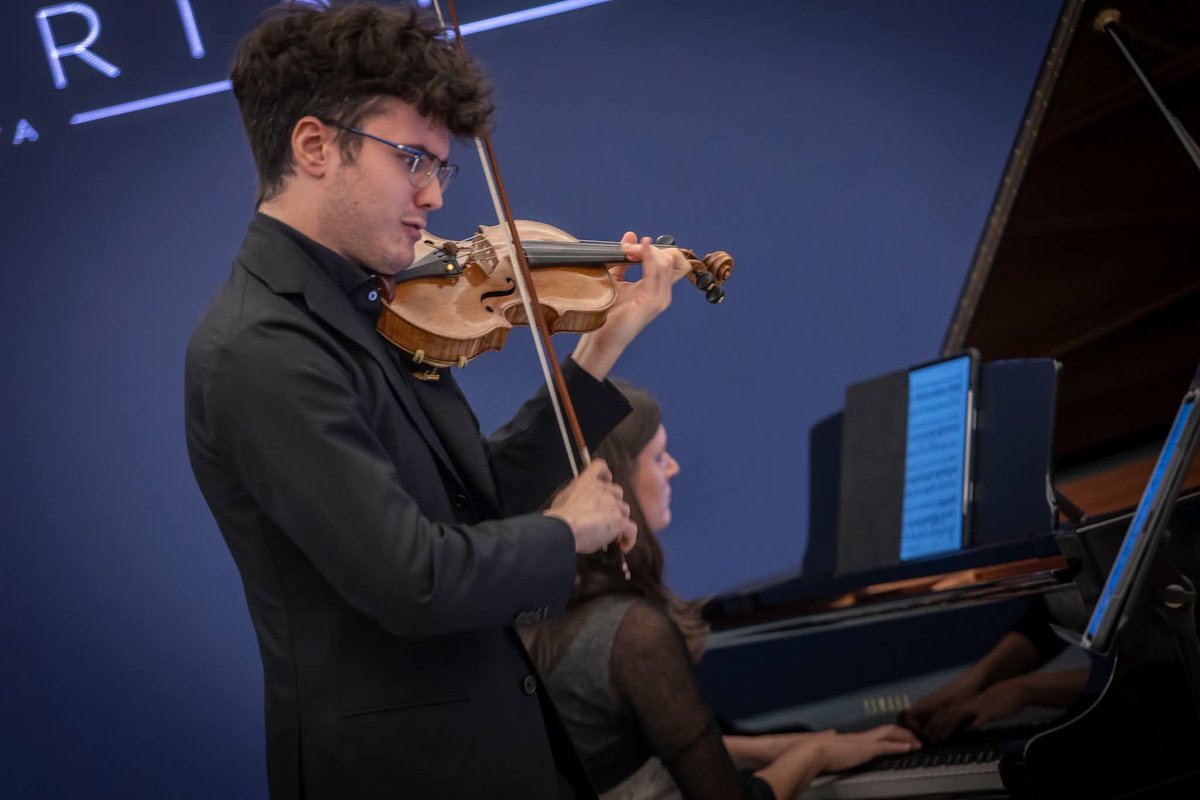 premiopost's tweet photo. Foto  del concerto "Giovani Talenti" svolto giovedì 23 ottobre a Macerata.  Francesco Mardegan al violino e Livia Zambrini al pianoforte. Il #concerto è  relativo a quelli offerti per la edizione XXXI del Concorso Violinistico  Internazionale Andrea Postacchini 2024 #classica https://t.co/JNqlkWcszt