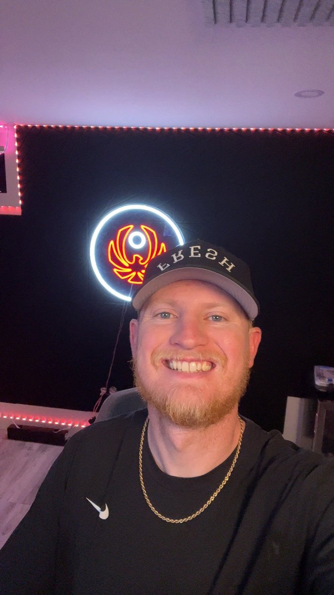 TURN UP TUESDAY!!!!

Battlefield Battle Royale drops TODAY!!

It’s gonna be a good day 👀🫡

Kick.com/crowegamingg