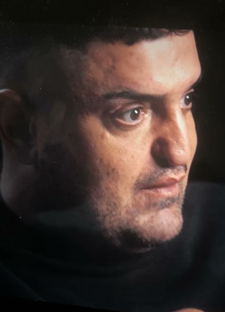 Raptastisch's tweet photo. Das Gesicht von Haftbefehl (39) wurde enthüllt. Und die Befürchtungen rundum seine optischen Veränderungen, vor allem zu seiner Nase, haben sich bewahrheitet. In der Netflix-Doku "Babo - Die Haftbefehl-Story" ist zu sehen, dass sich seine Nase und sein Gesicht verformt haben. https://t.co/YaJ0KxPaUH