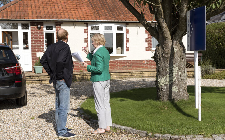 LSLLandNewHomes's tweet image. #Downsizers abandon plans after being thwarted by #bungalow shortage loom.ly/9mzAMpE