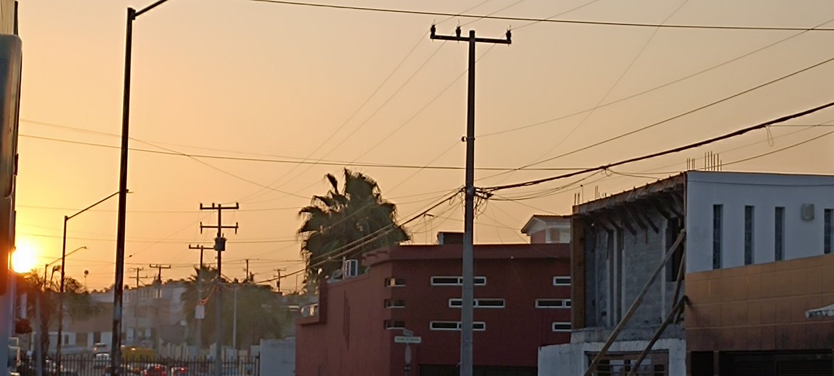 AngelikaMnses's tweet photo. @izzi_mx tenemos más de una semana con fallas en el servicio osea no tenemos,pero cuando mandes tu factura que debemos pagar vas a ser muy puntual hasta para cortarlo... Cuando vas a solucionar tu servicio.
Y también quitar el mugrero de cables que dejas.
@CondusefMX https://t.co/cOO5cyGqSb