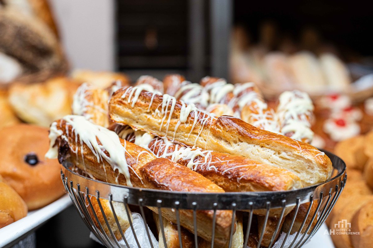 AHHotelAfrica_'s tweet photo. Enjoy a delicious breakfast buffet every day with both local and continental options — all ready bright and early.
⏰ 6:00 AM – 10:00 AM
📍 East Legon, American House

📞  050 016 6062 | 020 177 5025 | 050 166 5405
#BreakfastBuffet #AHHotelAfrica #MorningVibes https://t.co/m9rRaAFEBR
