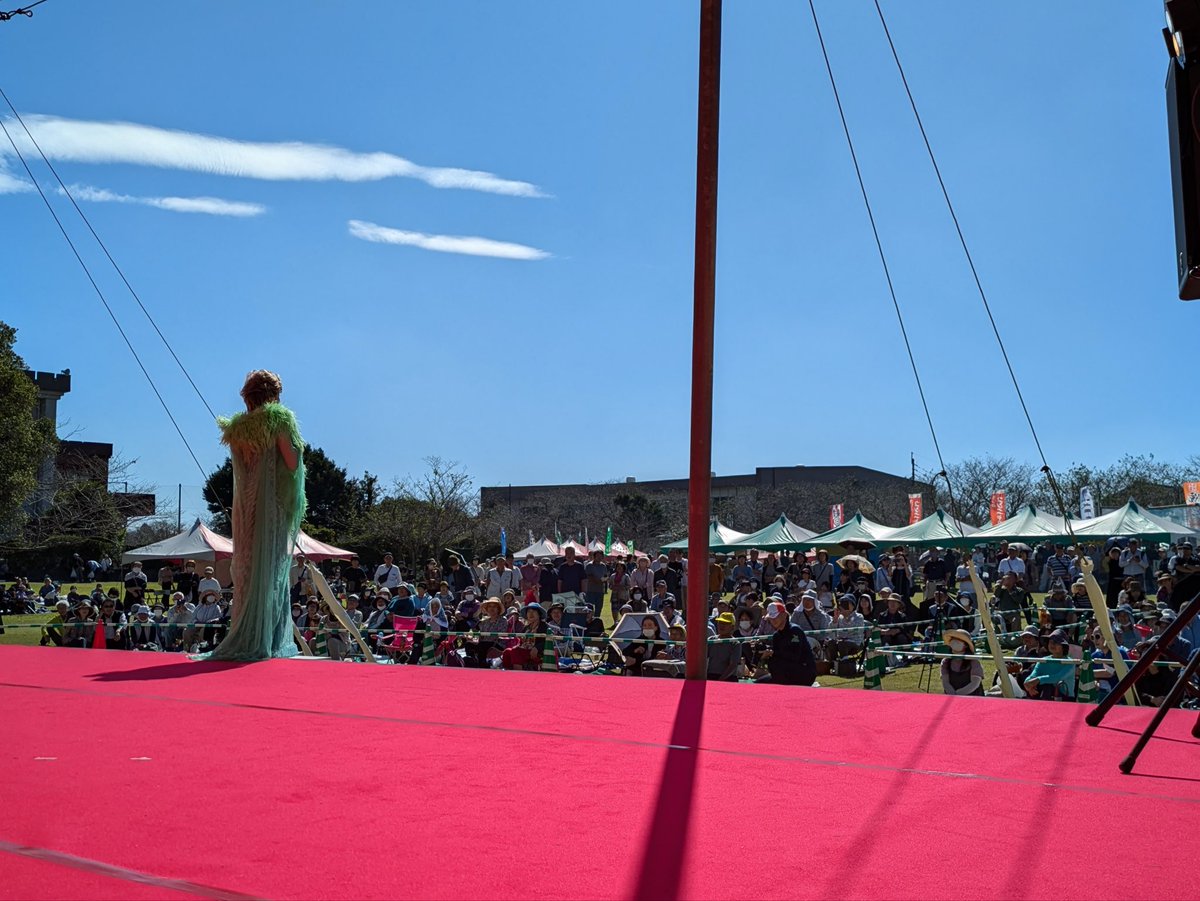 r_t_s21's tweet image. 先日のひとこま。

青空のもとで✨